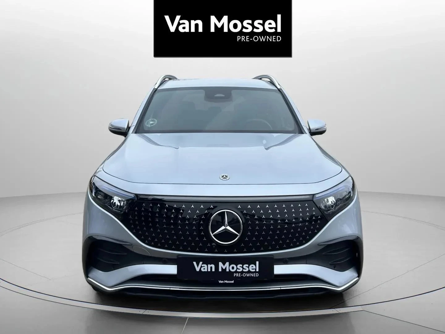 Mercedes-Benz-EQB-image-1