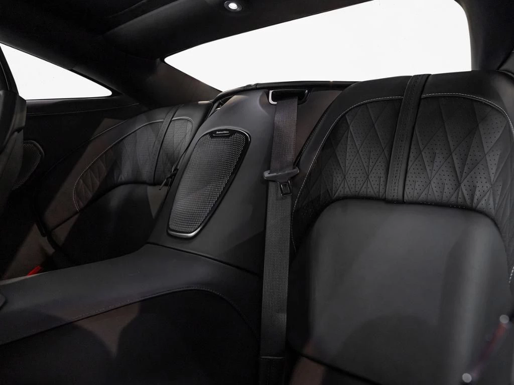 Aston Martin DB12 Coupe Aston Martin Hamburg