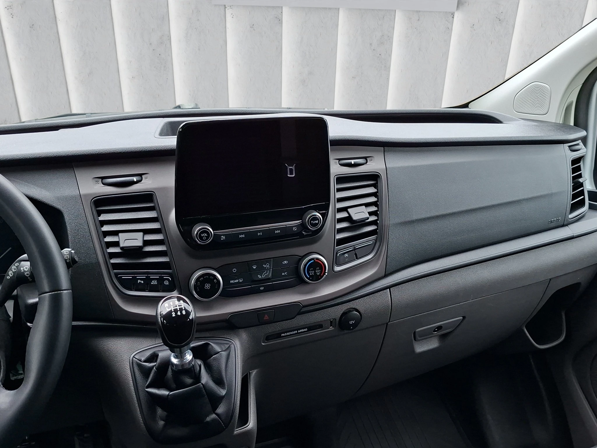 Ford-Transit Custom-image-13
