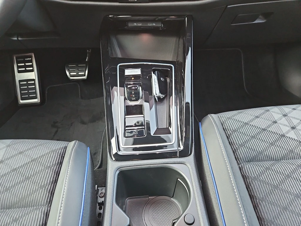 Volkswagen-Golf-image-8