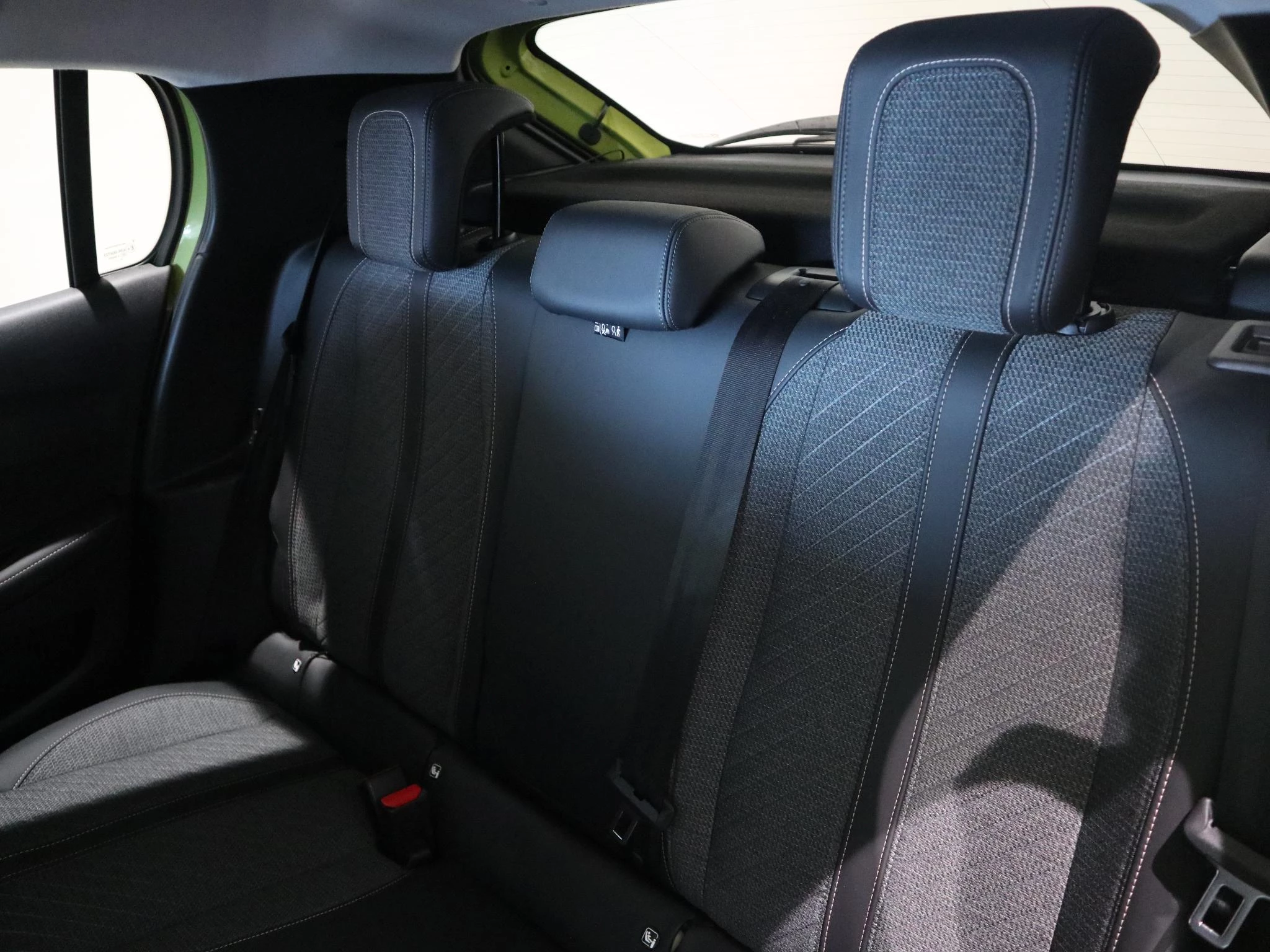 Peugeot-e-208-image-9