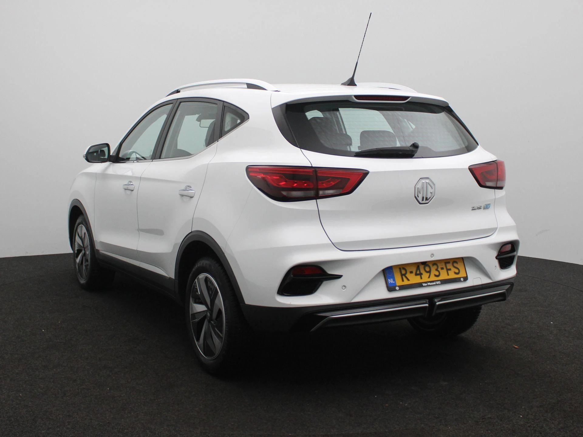 MG-ZS EV-image-1