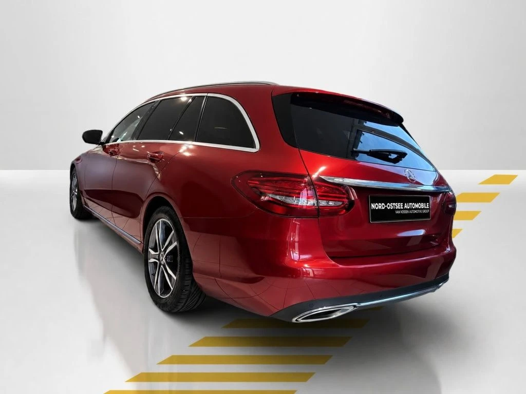 Mercedes-Benz-C-Klasse 300-image-11
