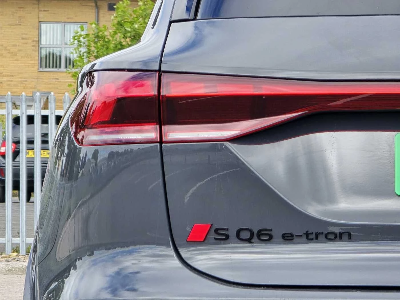 Audi-SQ6 e-tron-image-30