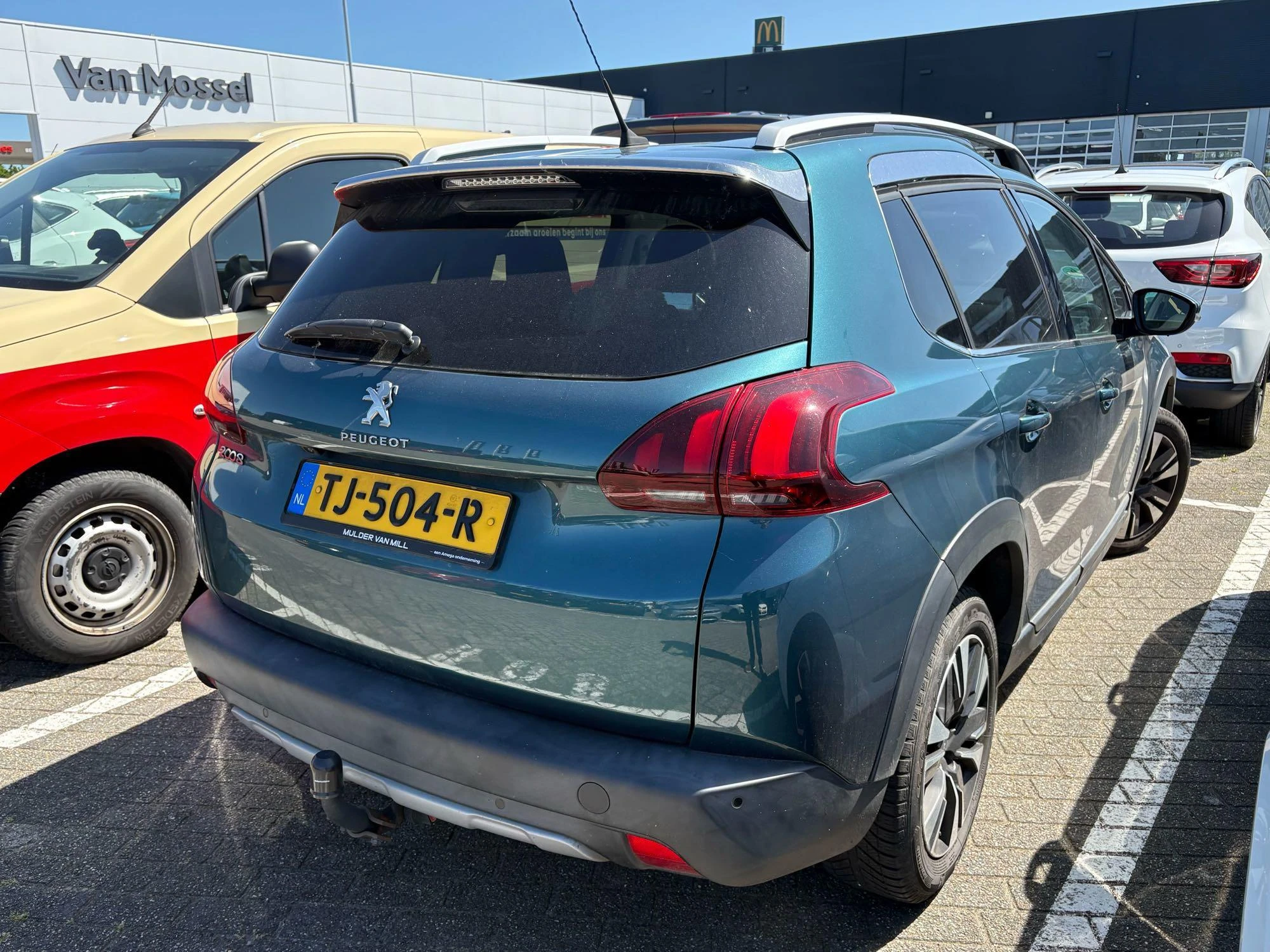 Peugeot-2008-image-2