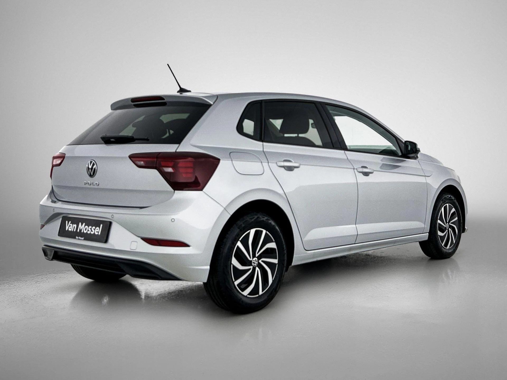 Volkswagen-Polo-image-3