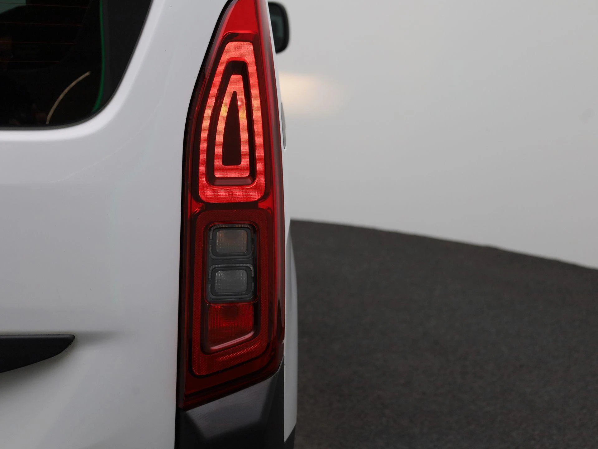 Opel-Combo Life-image-28