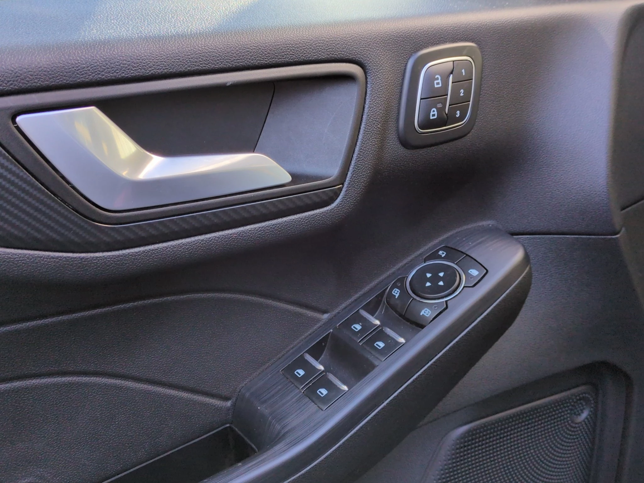 Ford Kuga ST-Line X Aut.*PANO*AHK*360GRAD*LED-MATRIX*NAVI*GRA*WINTER-PKT.