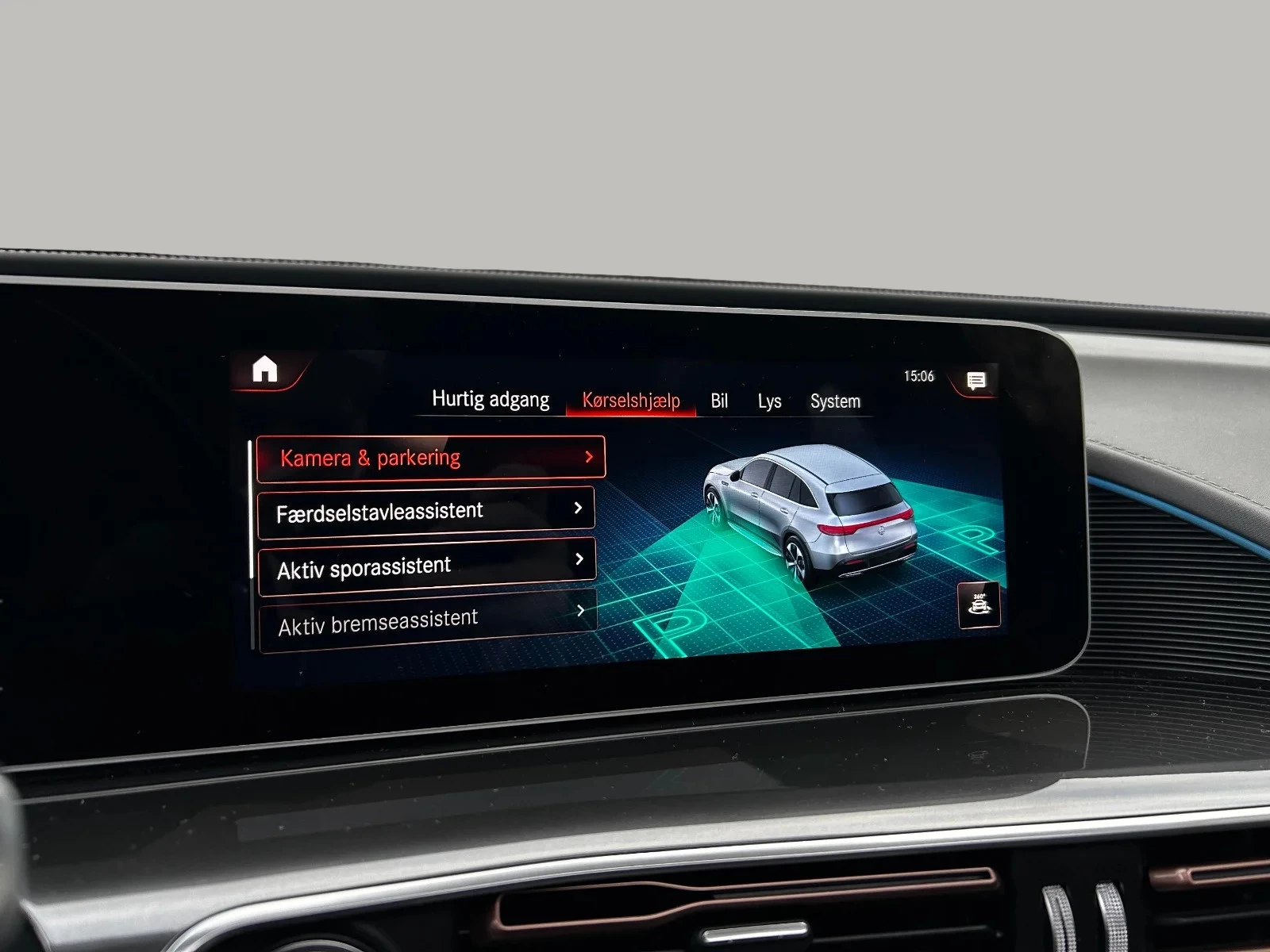 Mercedes-Benz-EQC-image-14