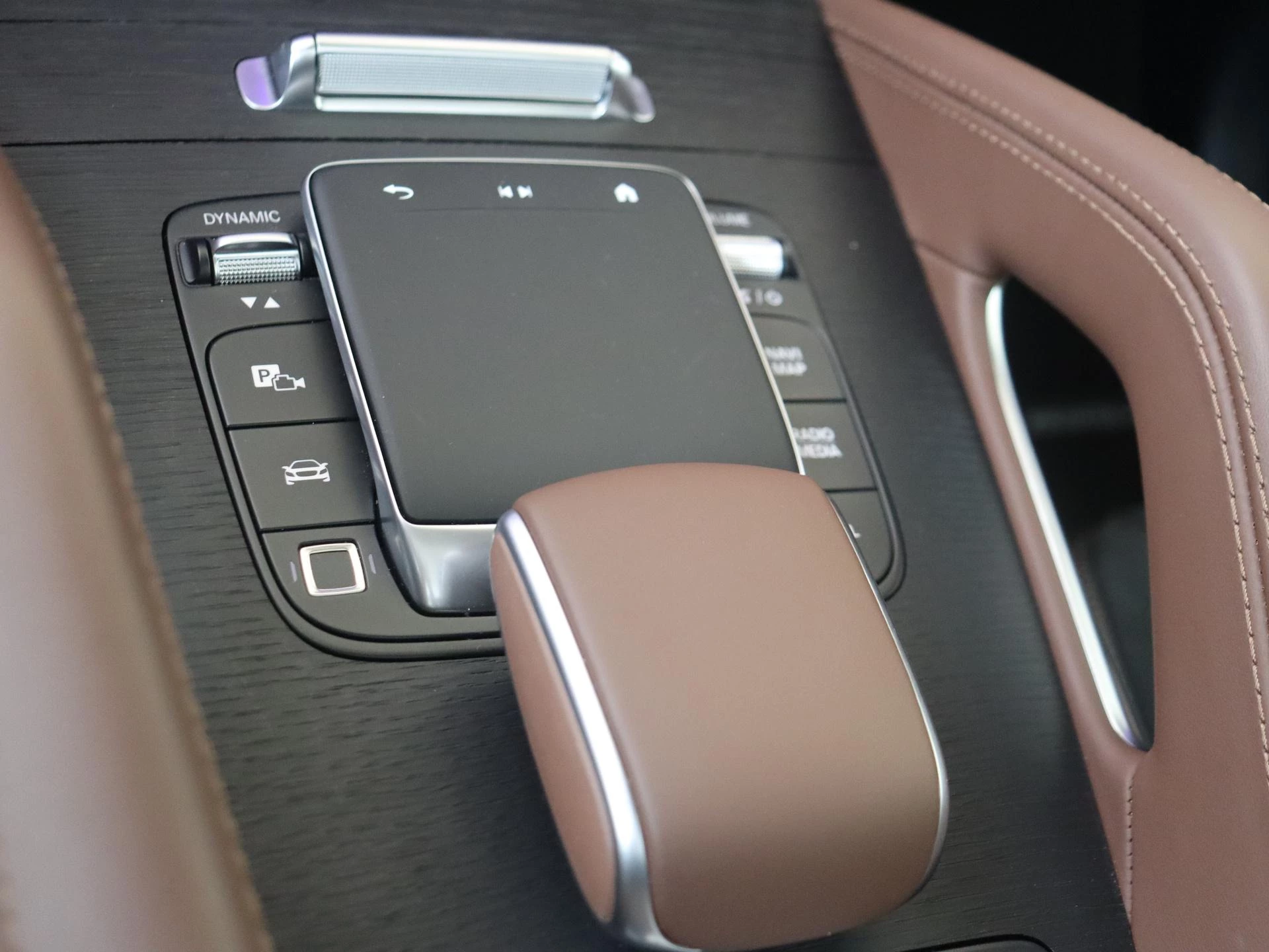 Mercedes-Benz-GLE-image-29