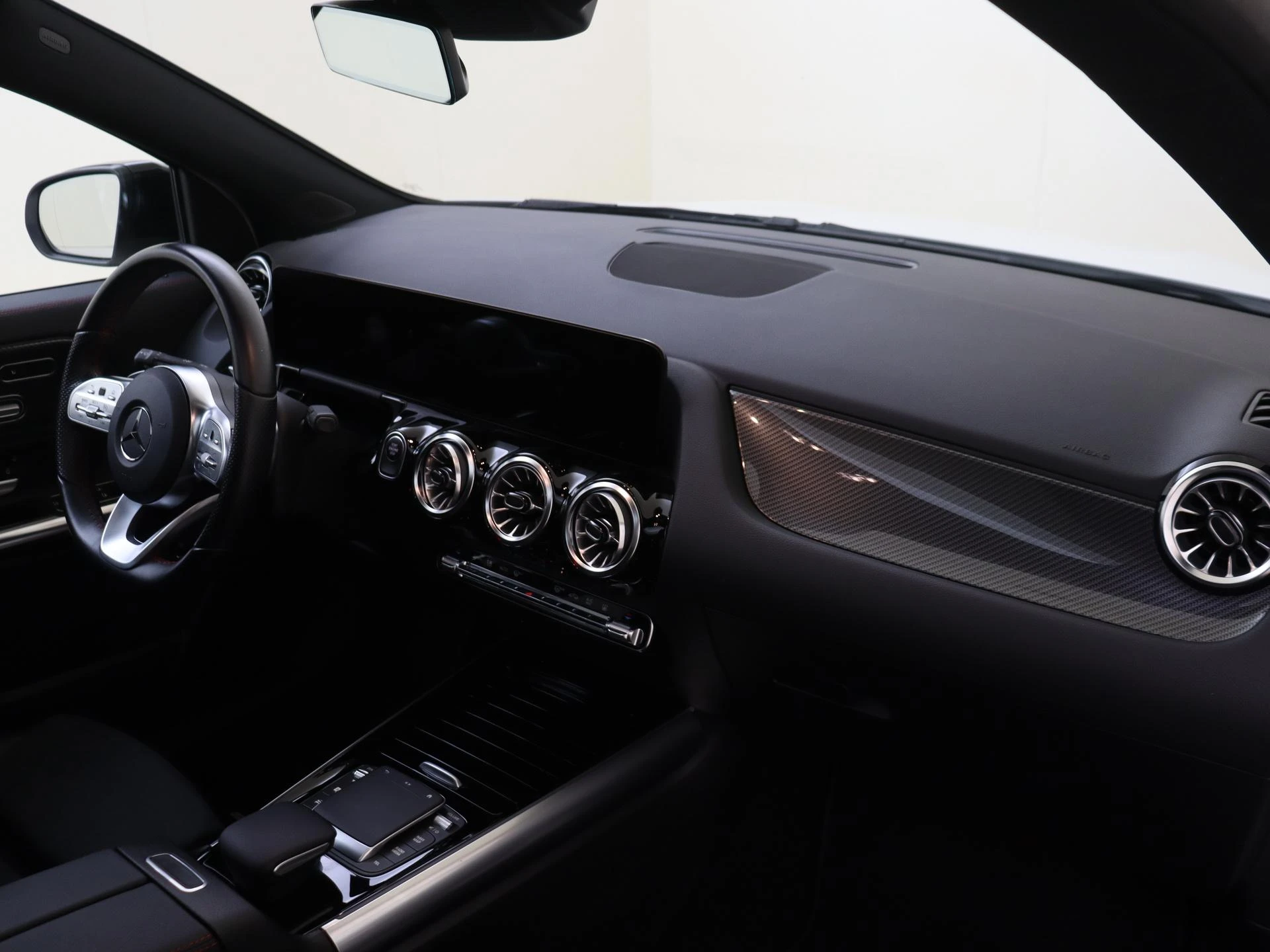 Mercedes-Benz-GLA-image-4