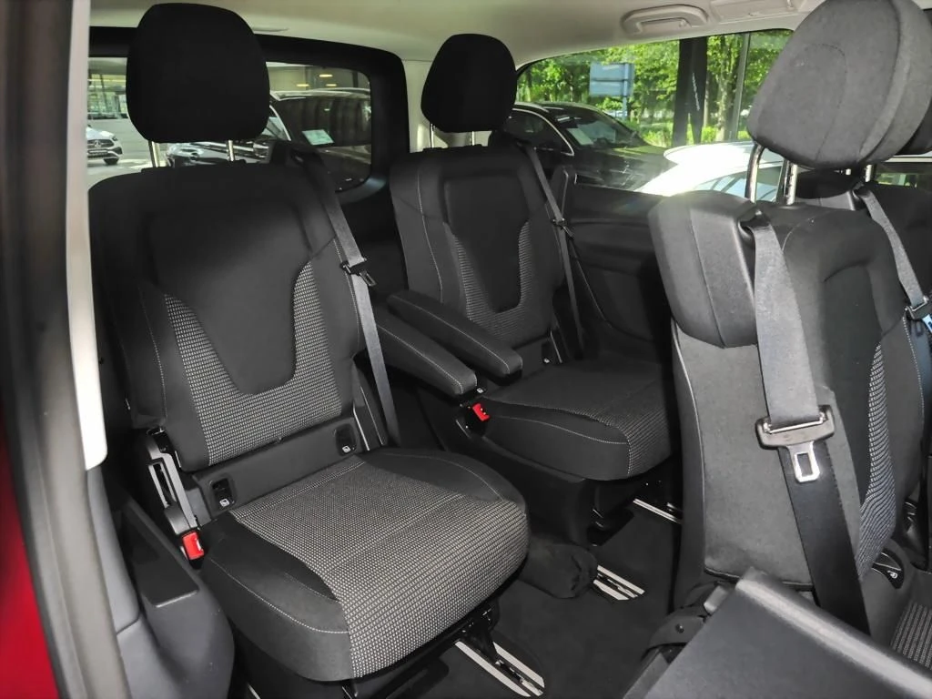 Mercedes-Benz-V-Klasse 220 d-image-13