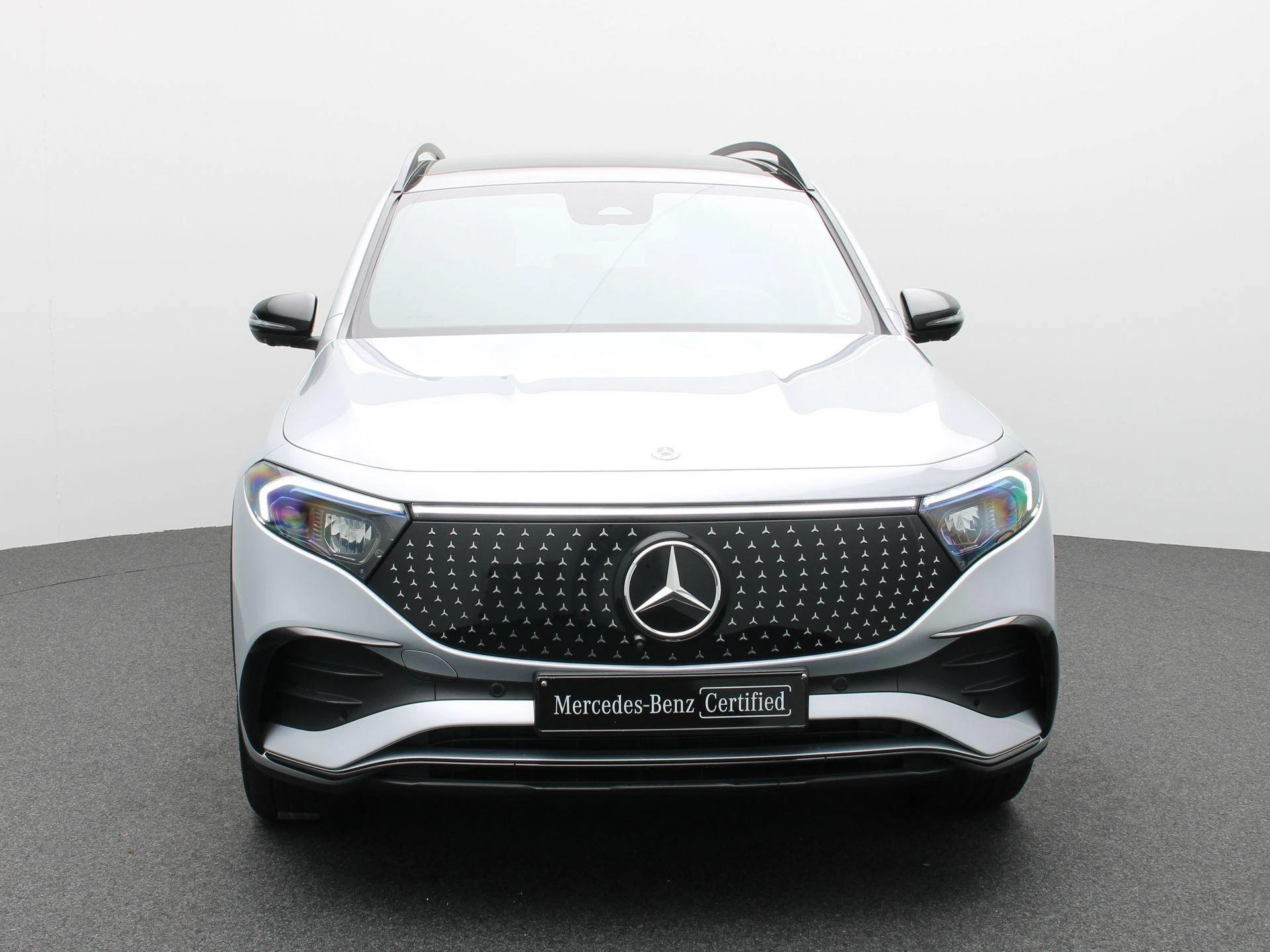Mercedes-Benz-EQB-image-2