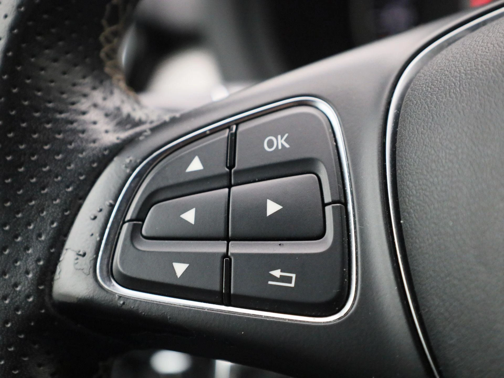 Mercedes-Benz-B-Klasse-image-18