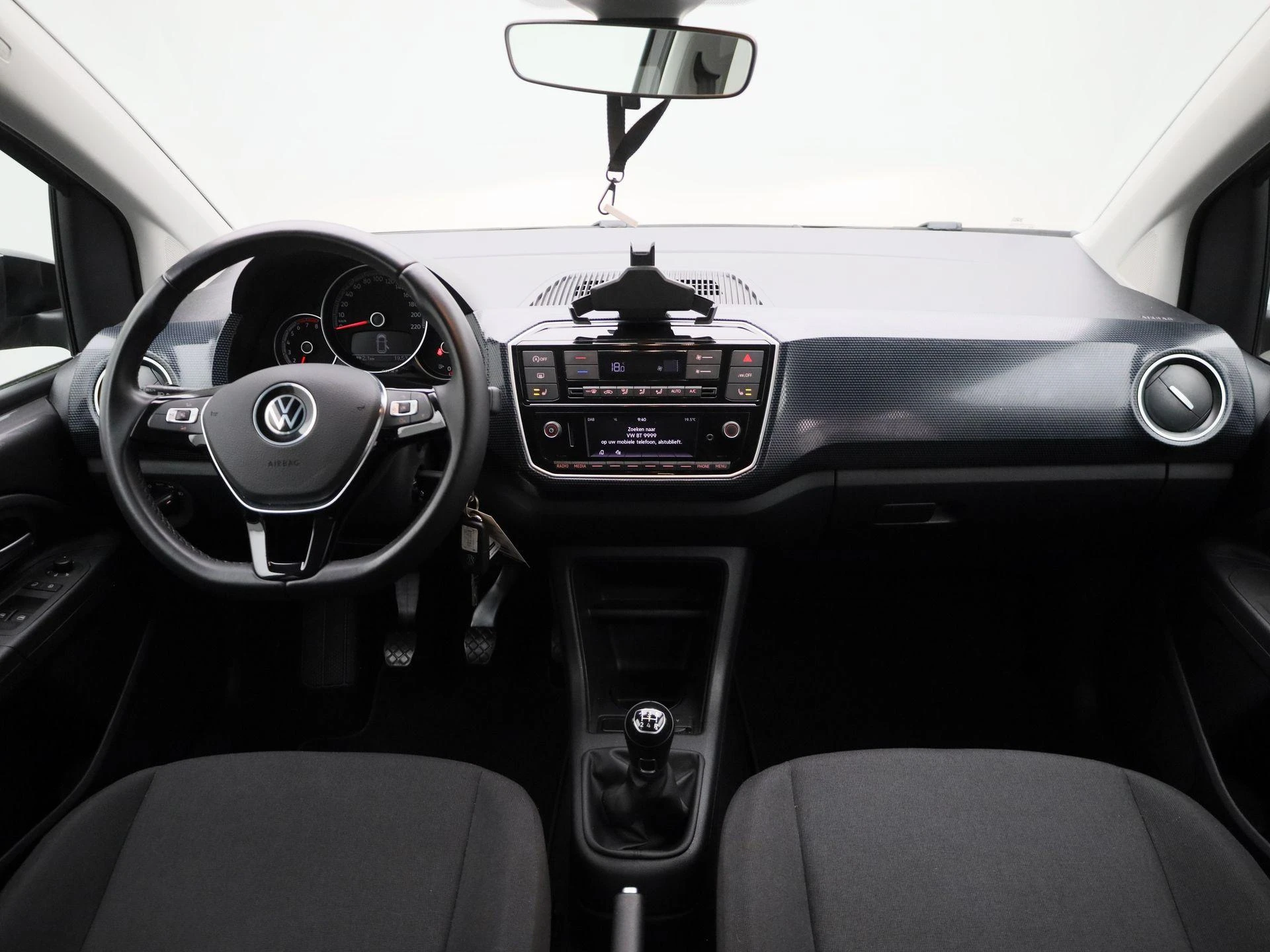 Volkswagen-up!-image-30