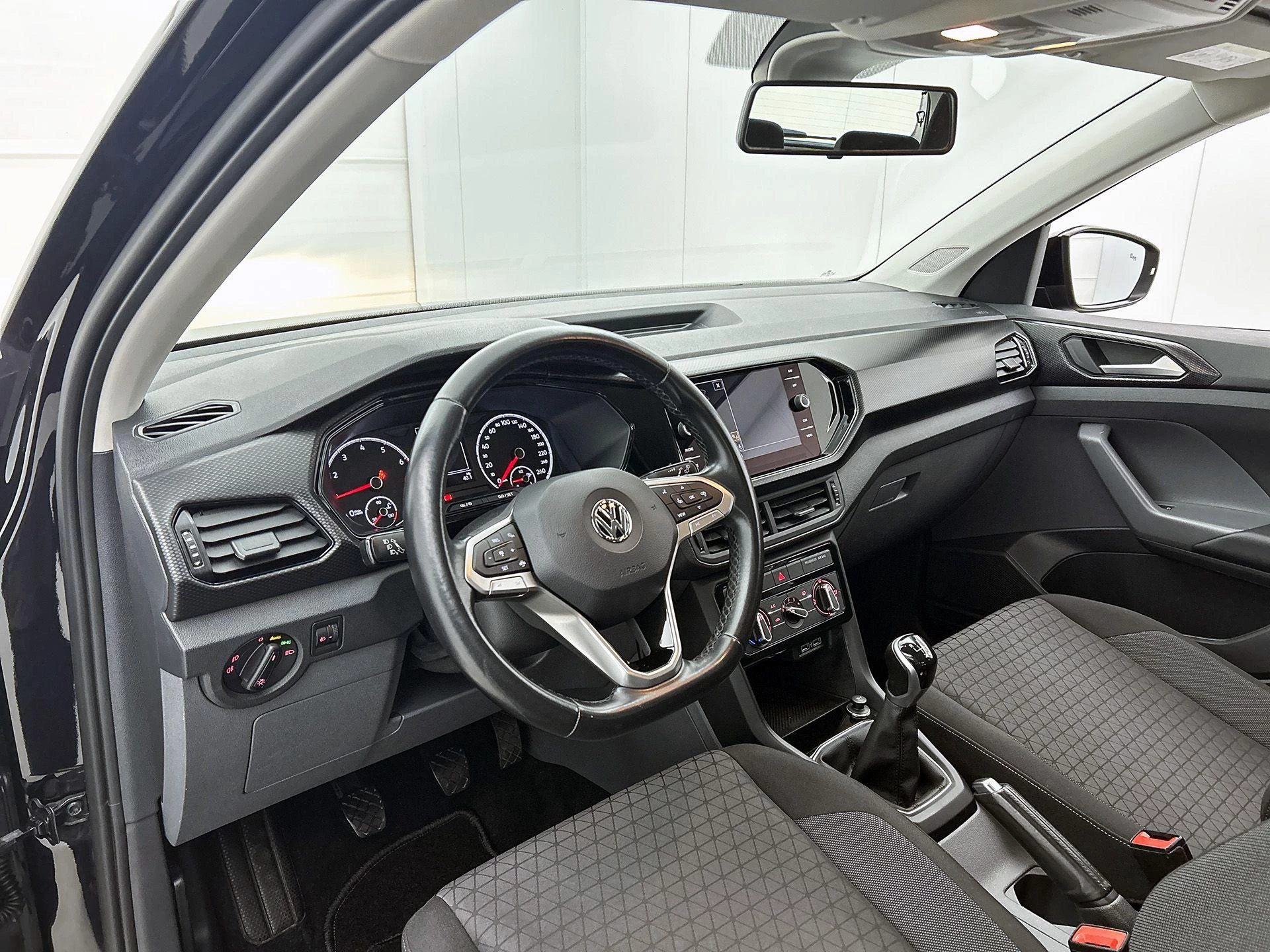 Volkswagen-T-Cross-image-18