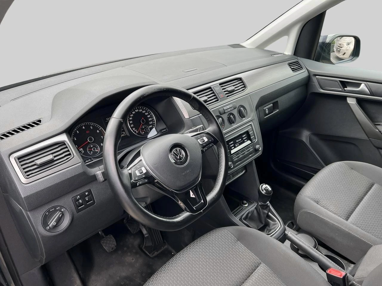 Volkswagen-Caddy-image-8