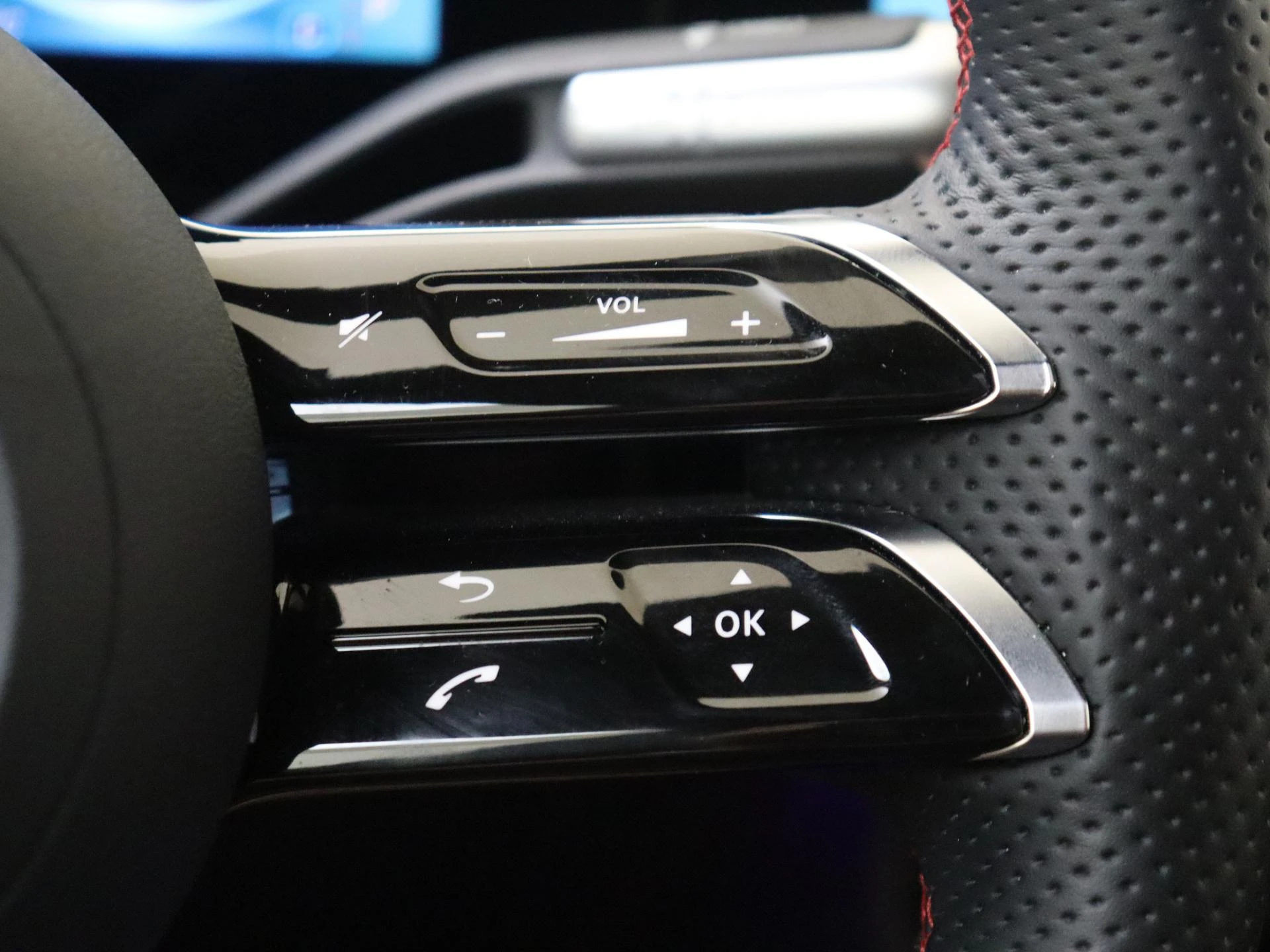 Mercedes-Benz-CLA-image-13