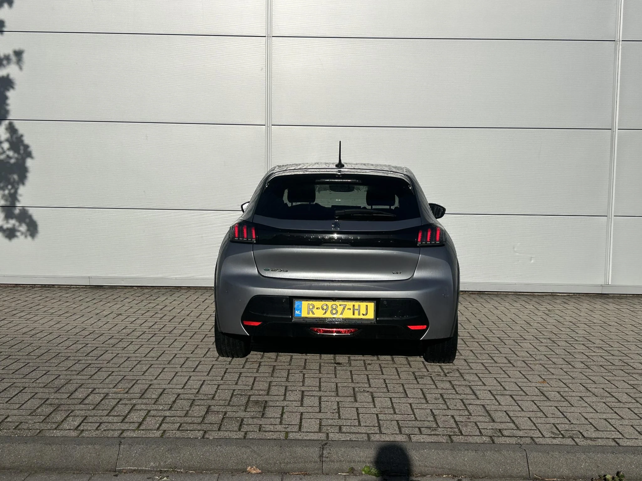 Peugeot e-208