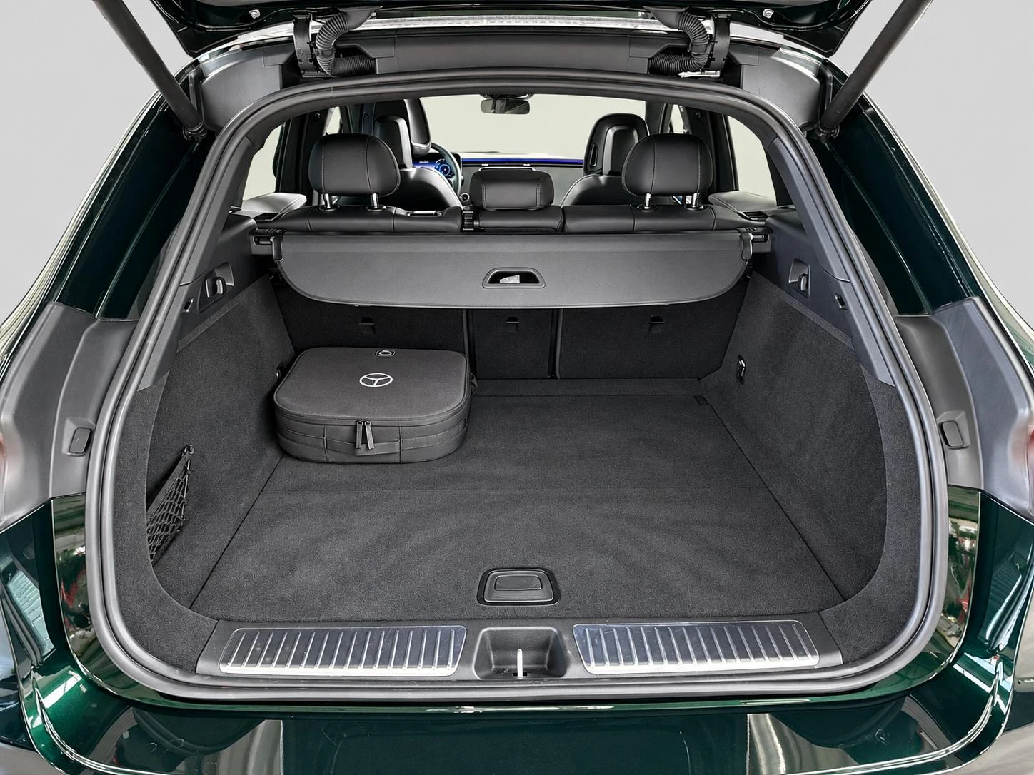 Mercedes-Benz-EQE-image-13