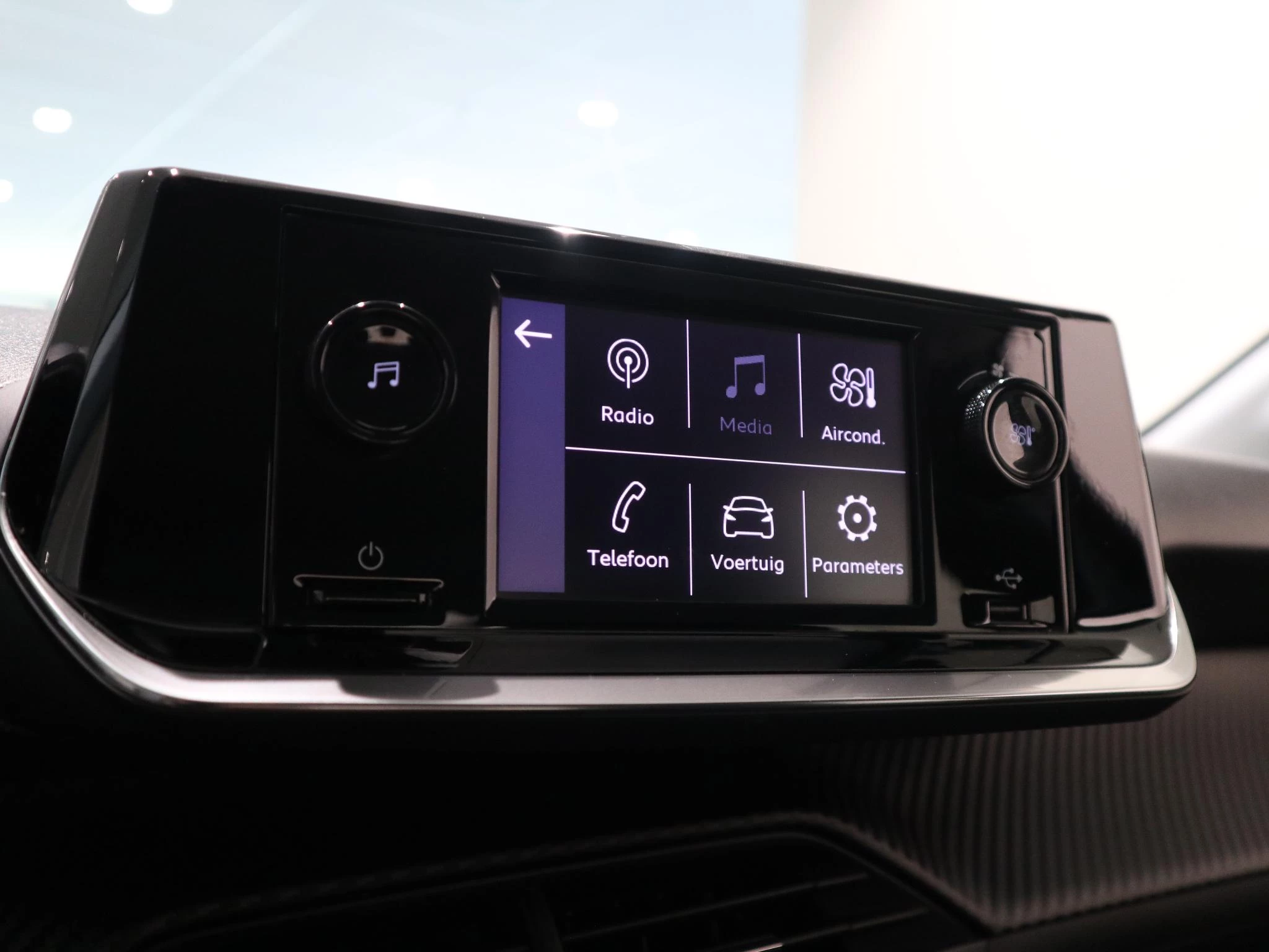 Peugeot-208-image-12