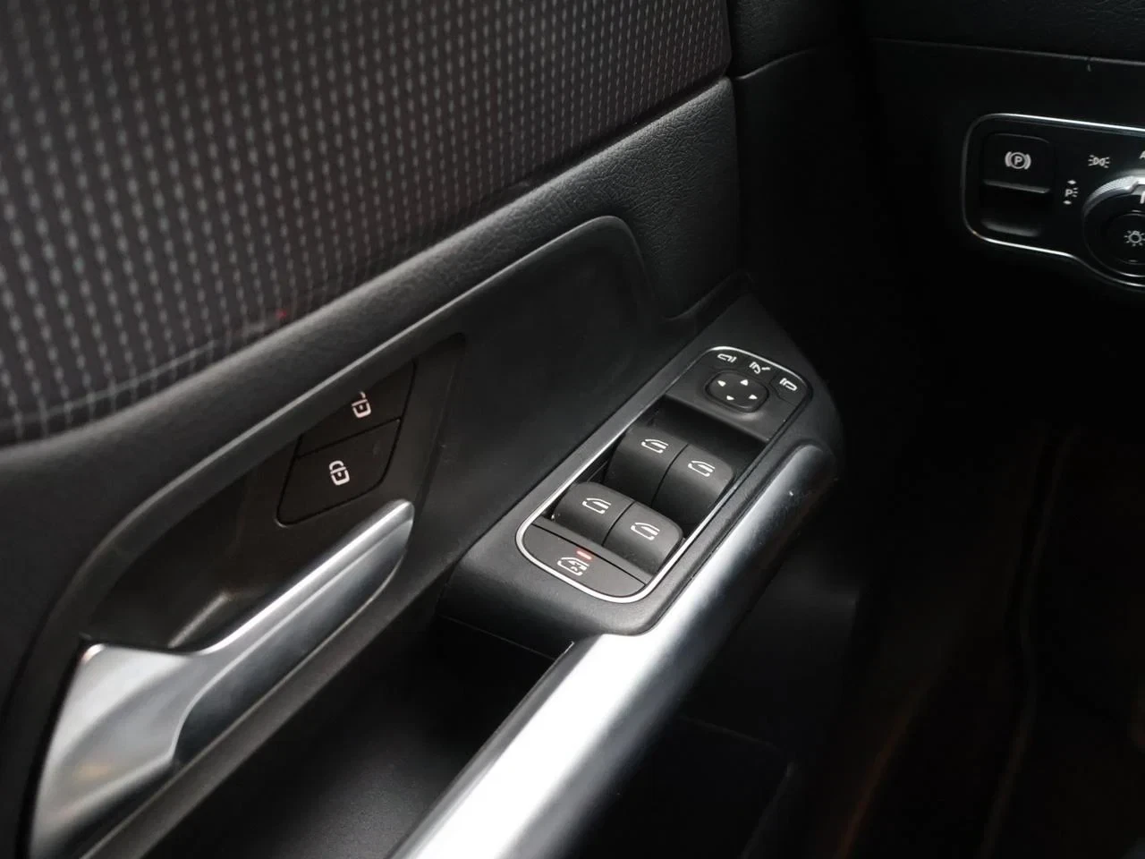 Mercedes-Benz-EQA-image-13