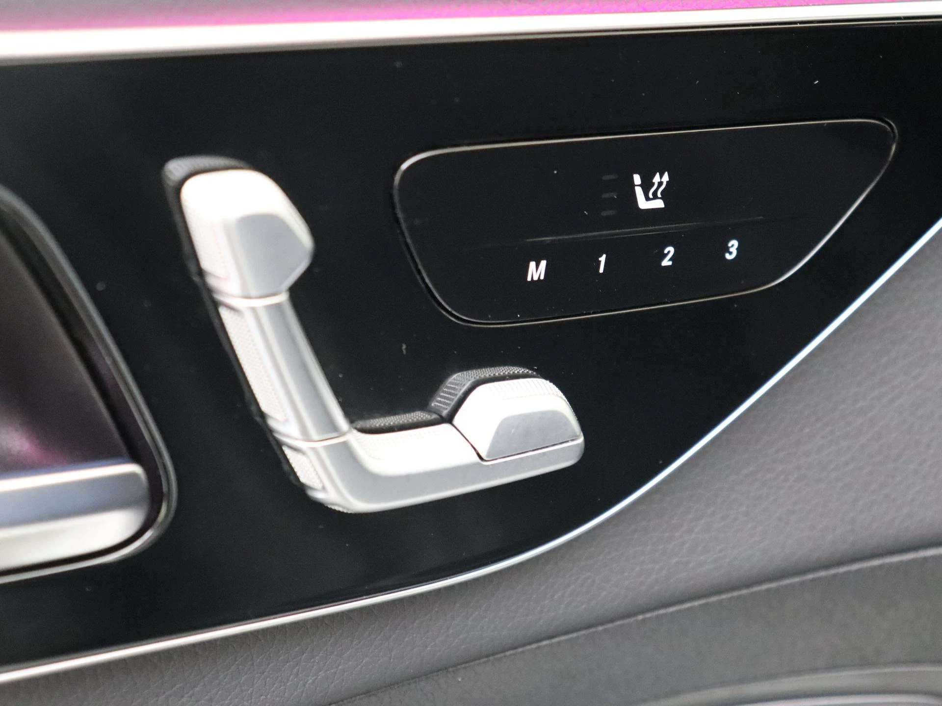 Mercedes-Benz-C-Klasse-image-25