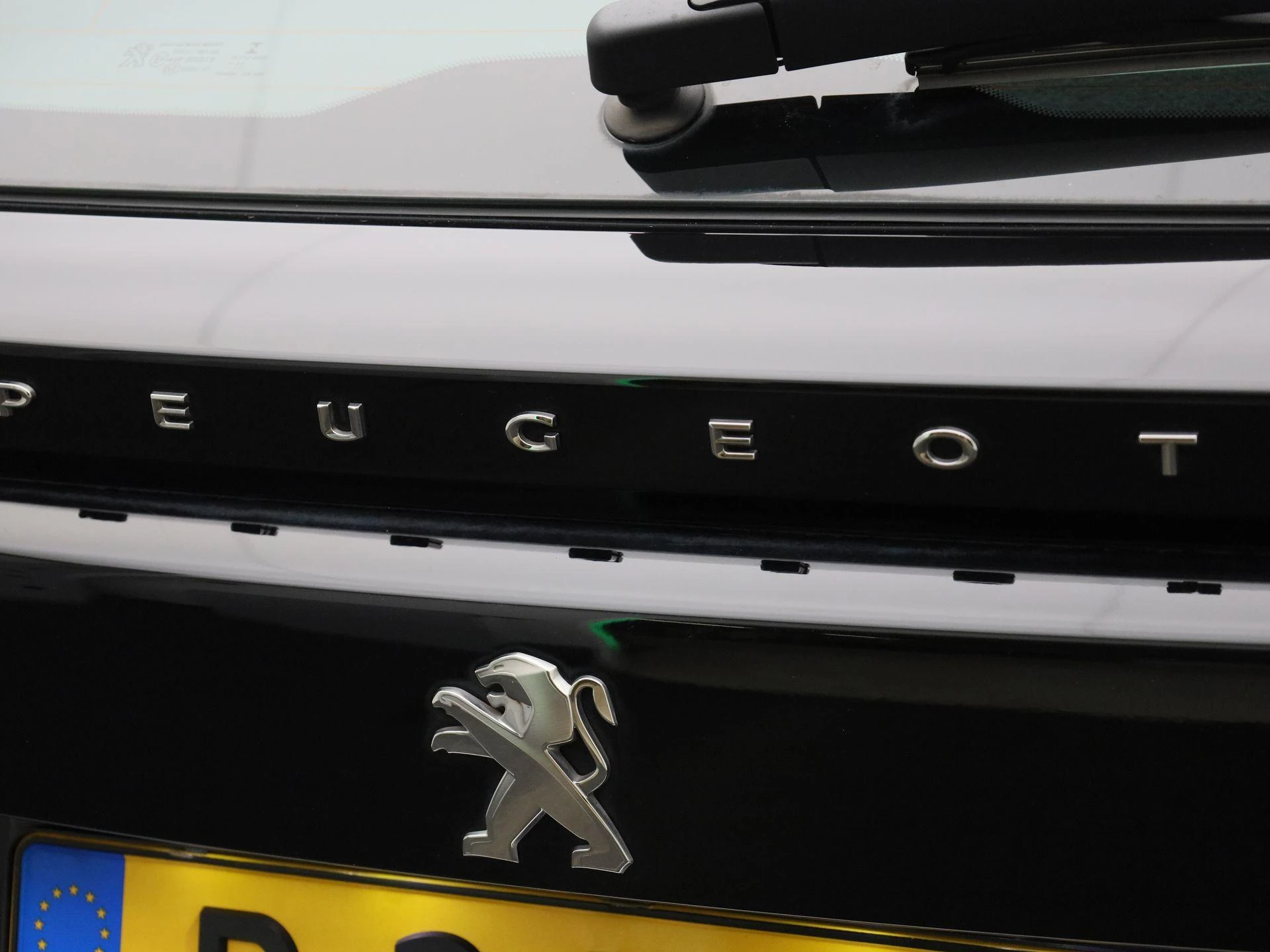 Peugeot e-2008 EV Active 50 kWh
