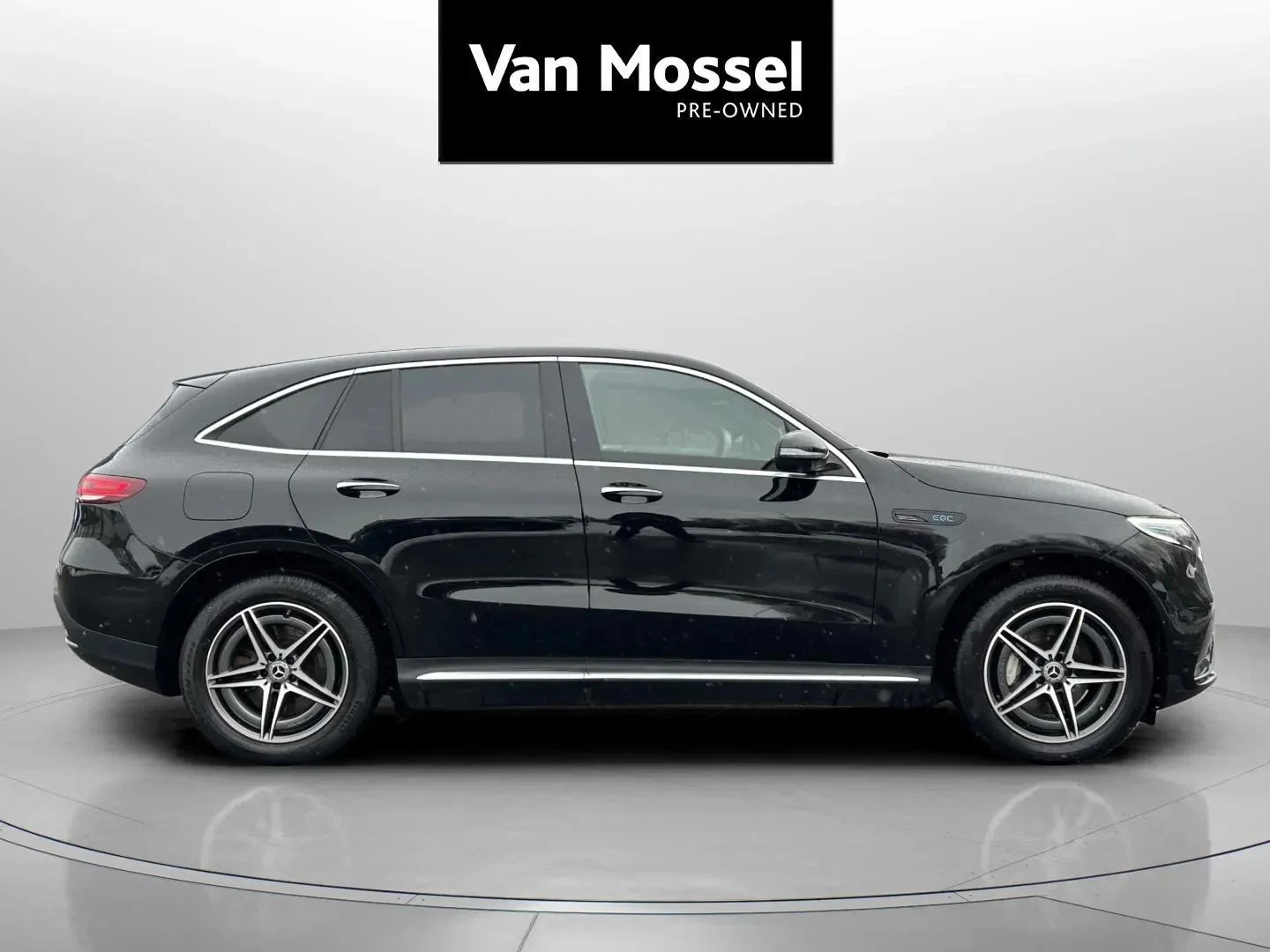 Mercedes-Benz-EQC-image-3