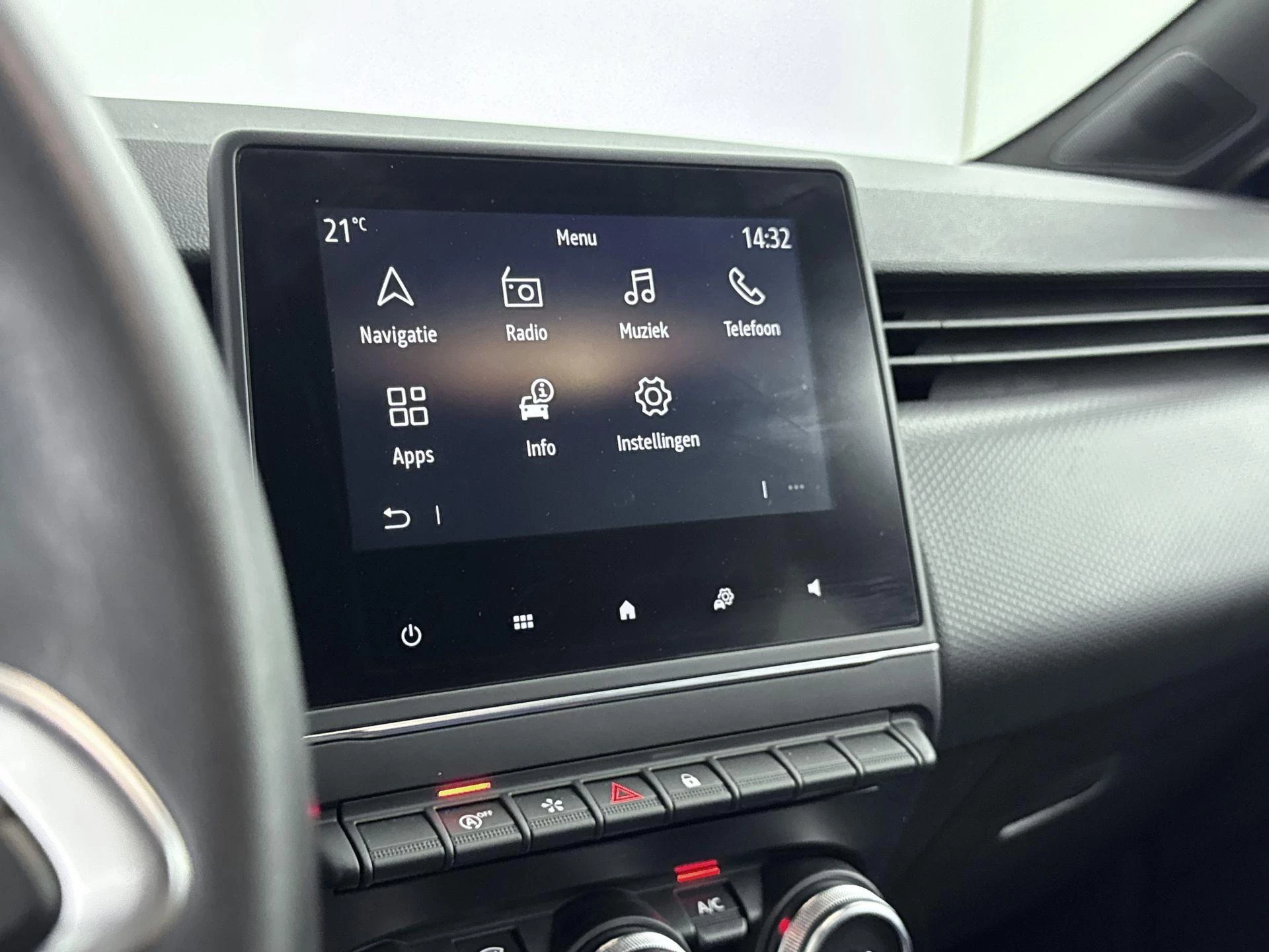 Renault-Clio-image-11