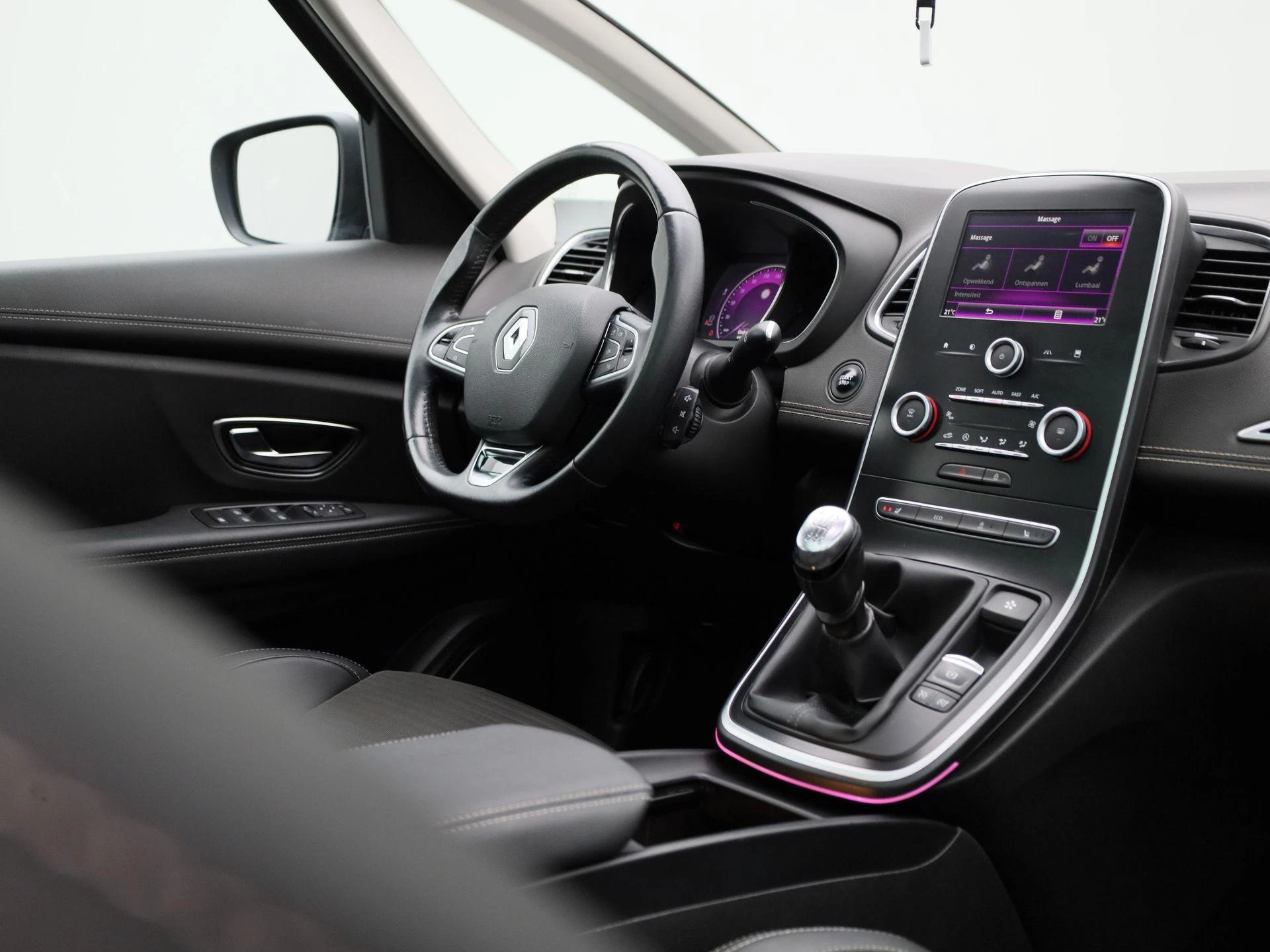 Renault-Scénic-image-40