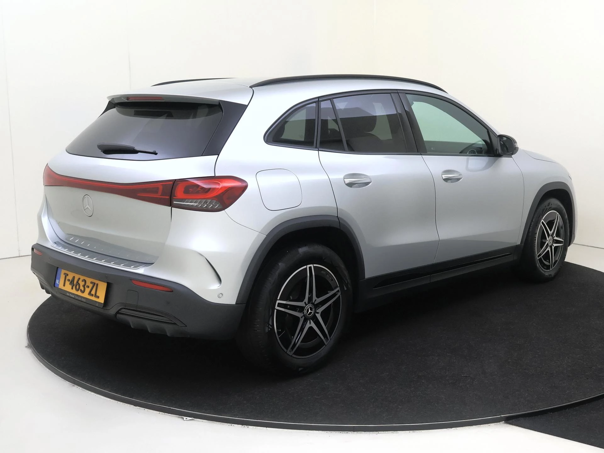 Mercedes-Benz-EQA-image-3