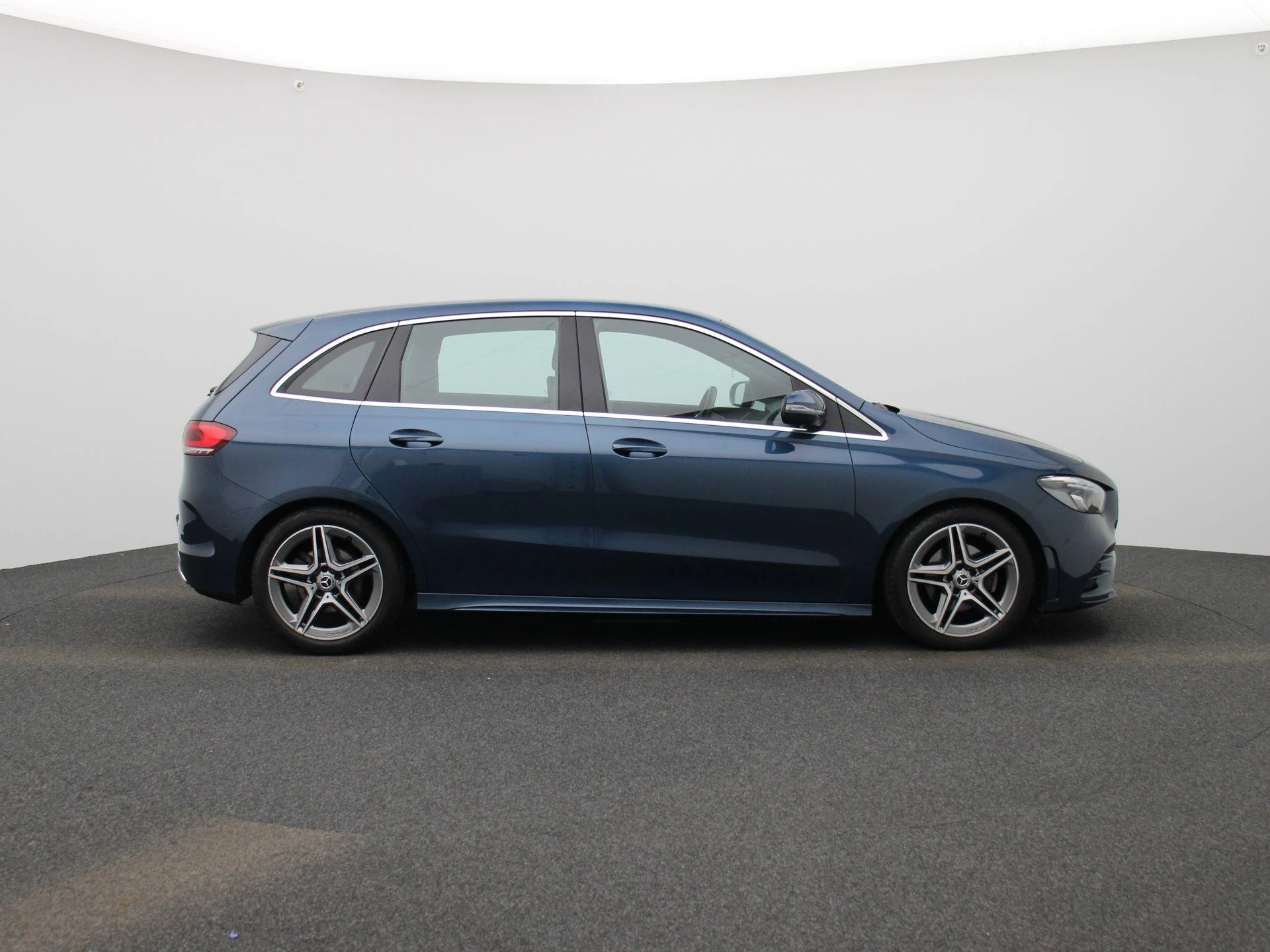 Mercedes-Benz-B-Klasse-image-5