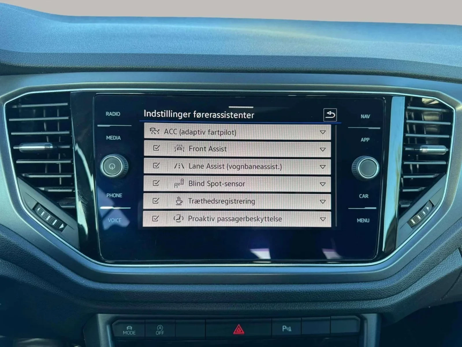 Volkswagen-T-Roc-image-17