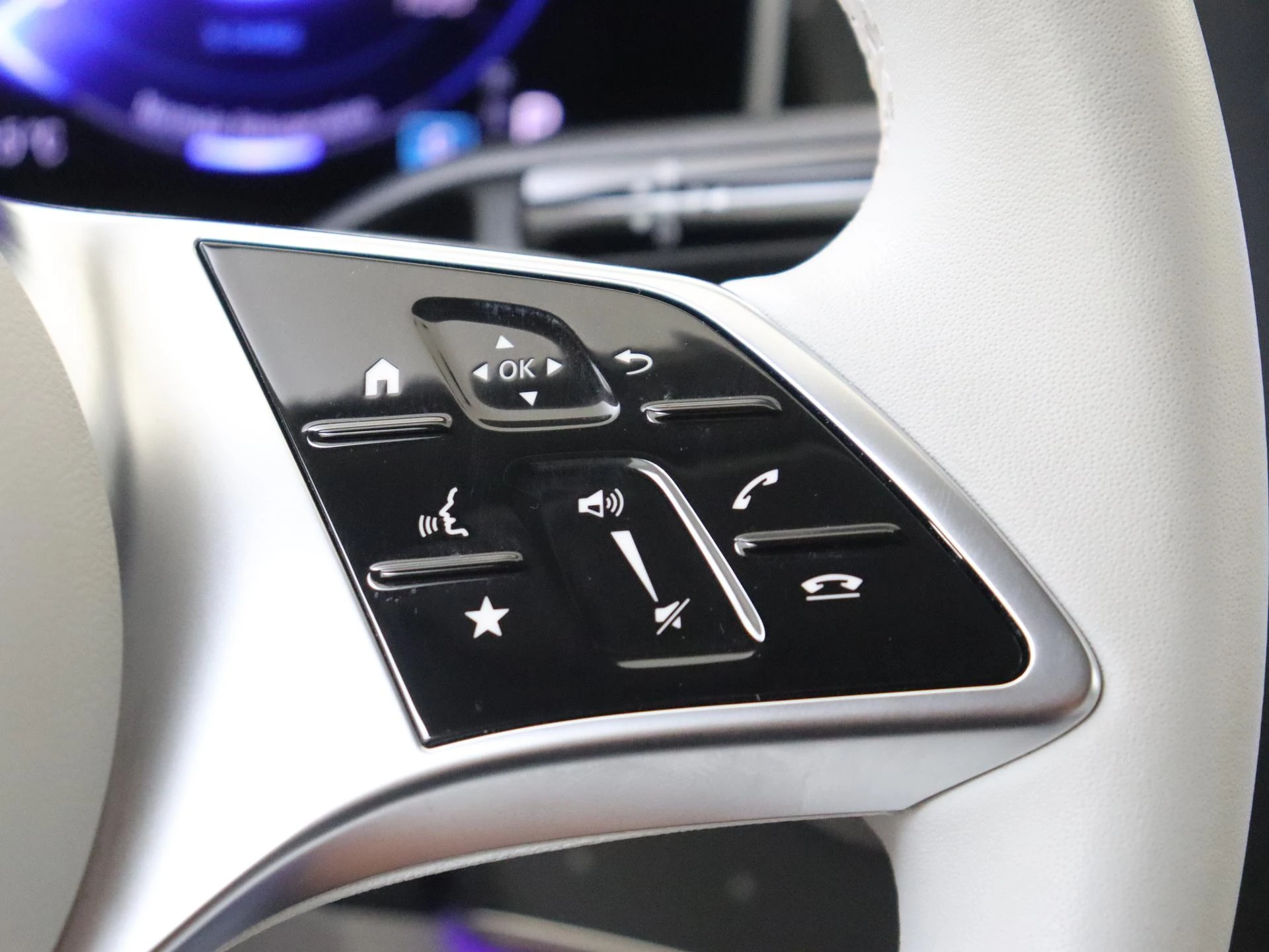 Mercedes-Benz-EQE-image-13