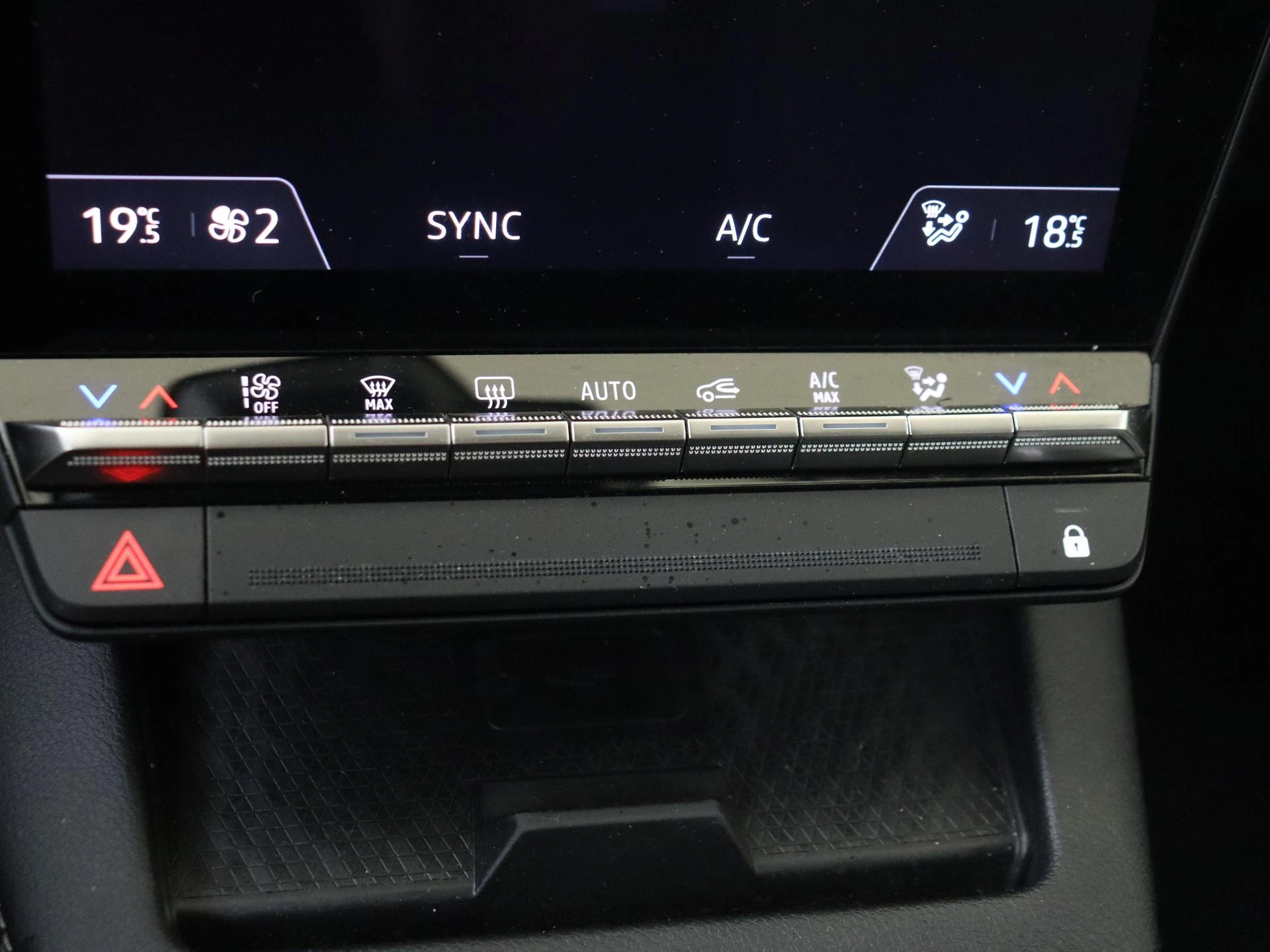 Renault-Megane E-Tech-image-19