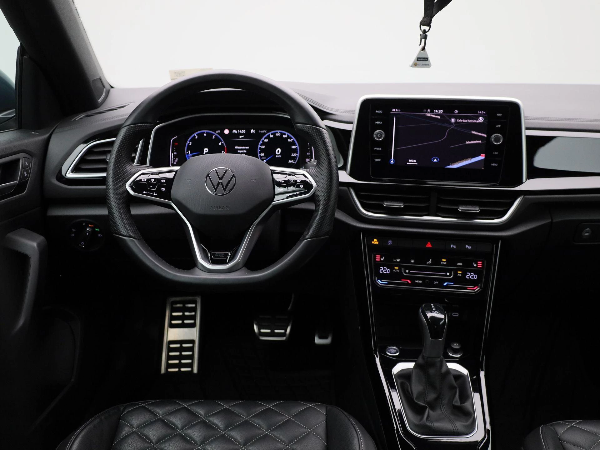 Volkswagen-T-Roc-image-6