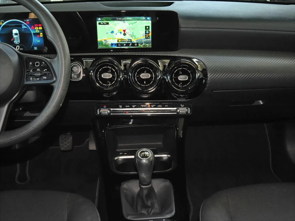 Mercedes-Benz-A-Klasse 180 d-image-9