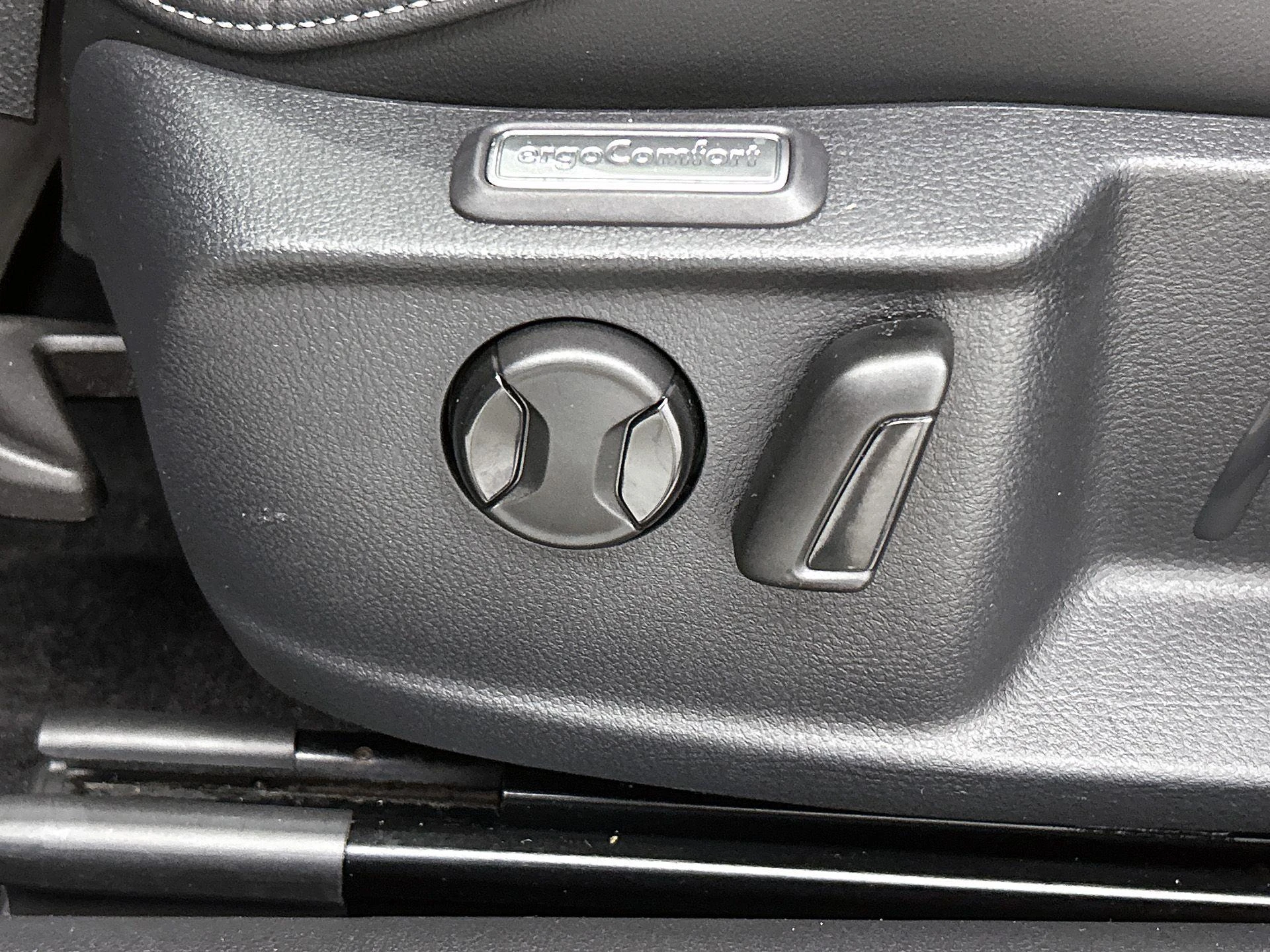Volkswagen-Passat-image-24