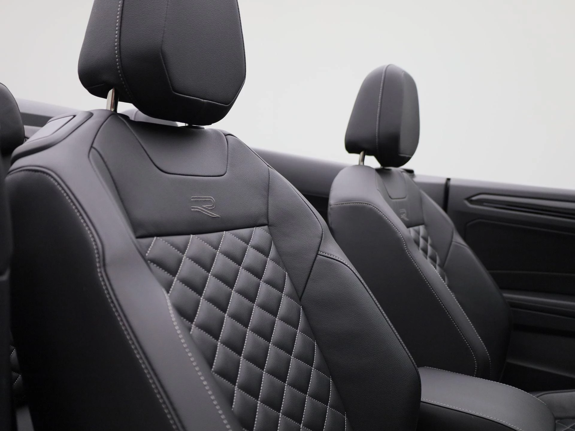 Volkswagen-T-Roc-image-44