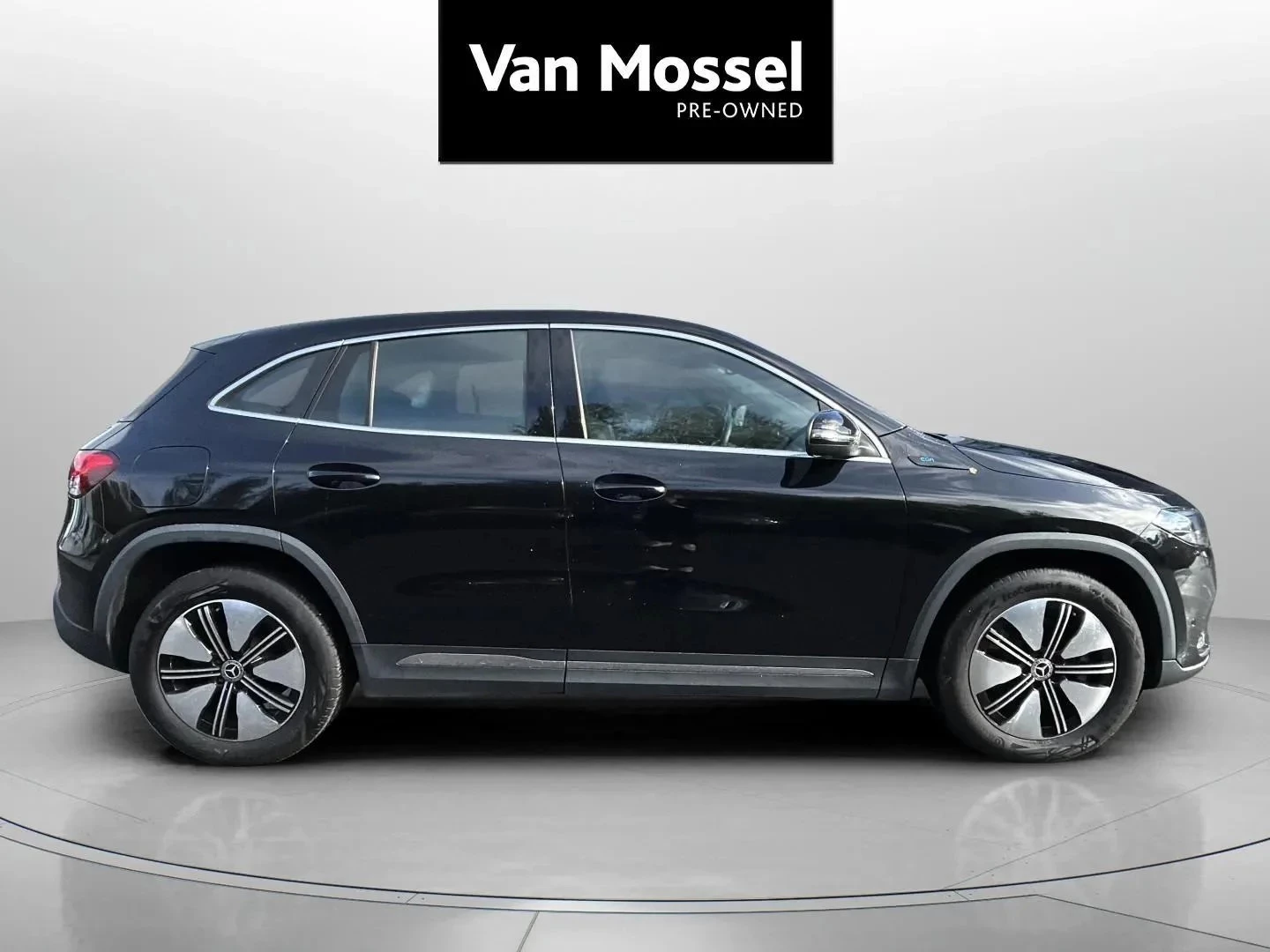 Mercedes-Benz-EQA-image-3