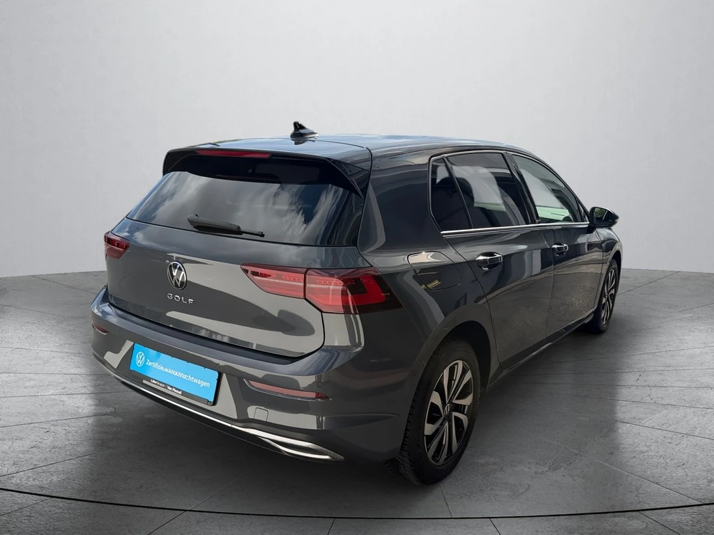 Volkswagen-Golf-image-4