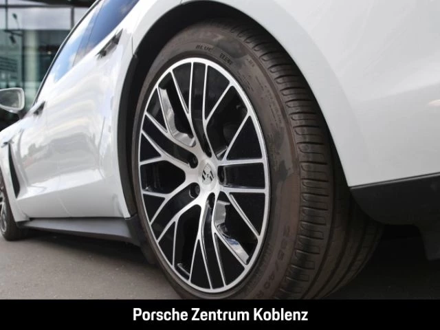 Porsche-Taycan-image-12