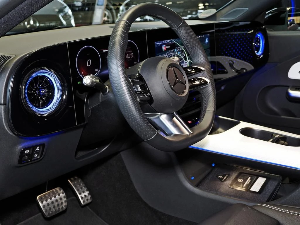 Mercedes-Benz-CLA 250+-image-6