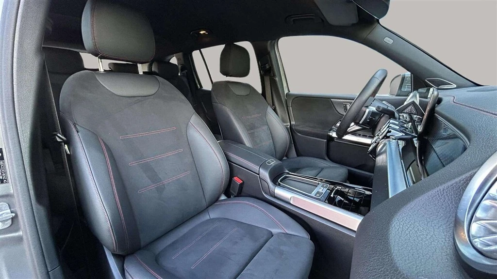 Mercedes-Benz-EQB-image-19