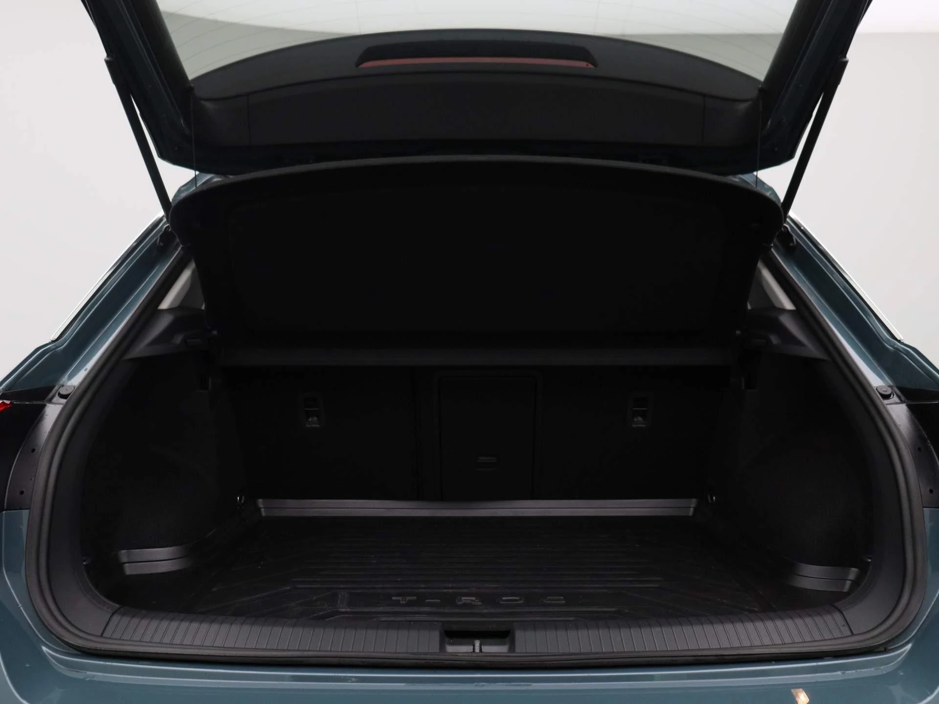 Volkswagen-T-Roc-image-12