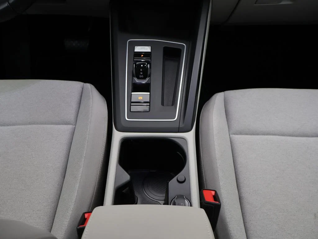 Volkswagen-Golf-image-16