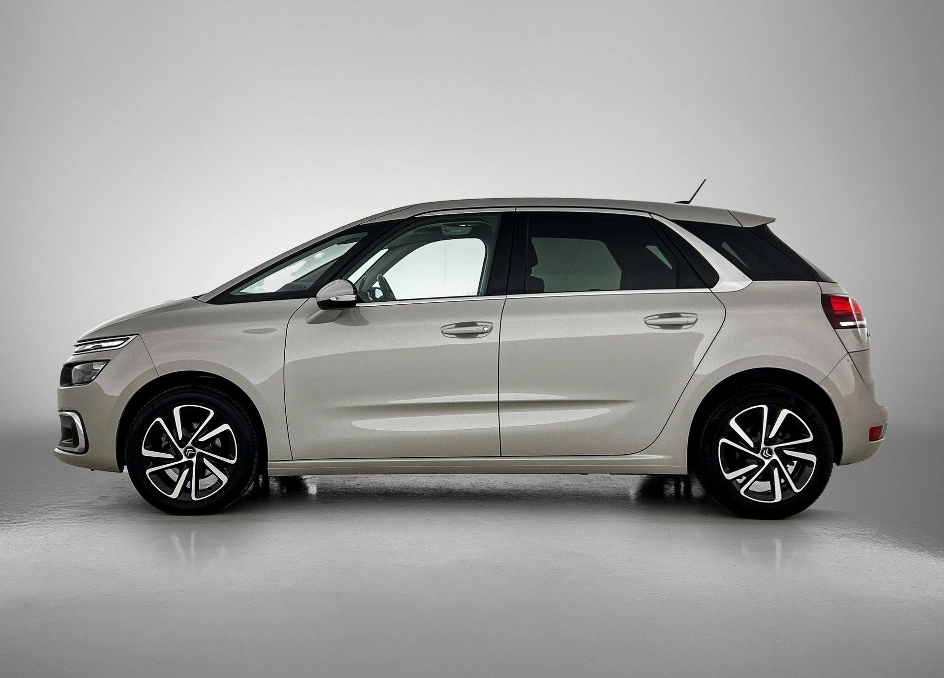 Citroën-C4 Picasso-image-1
