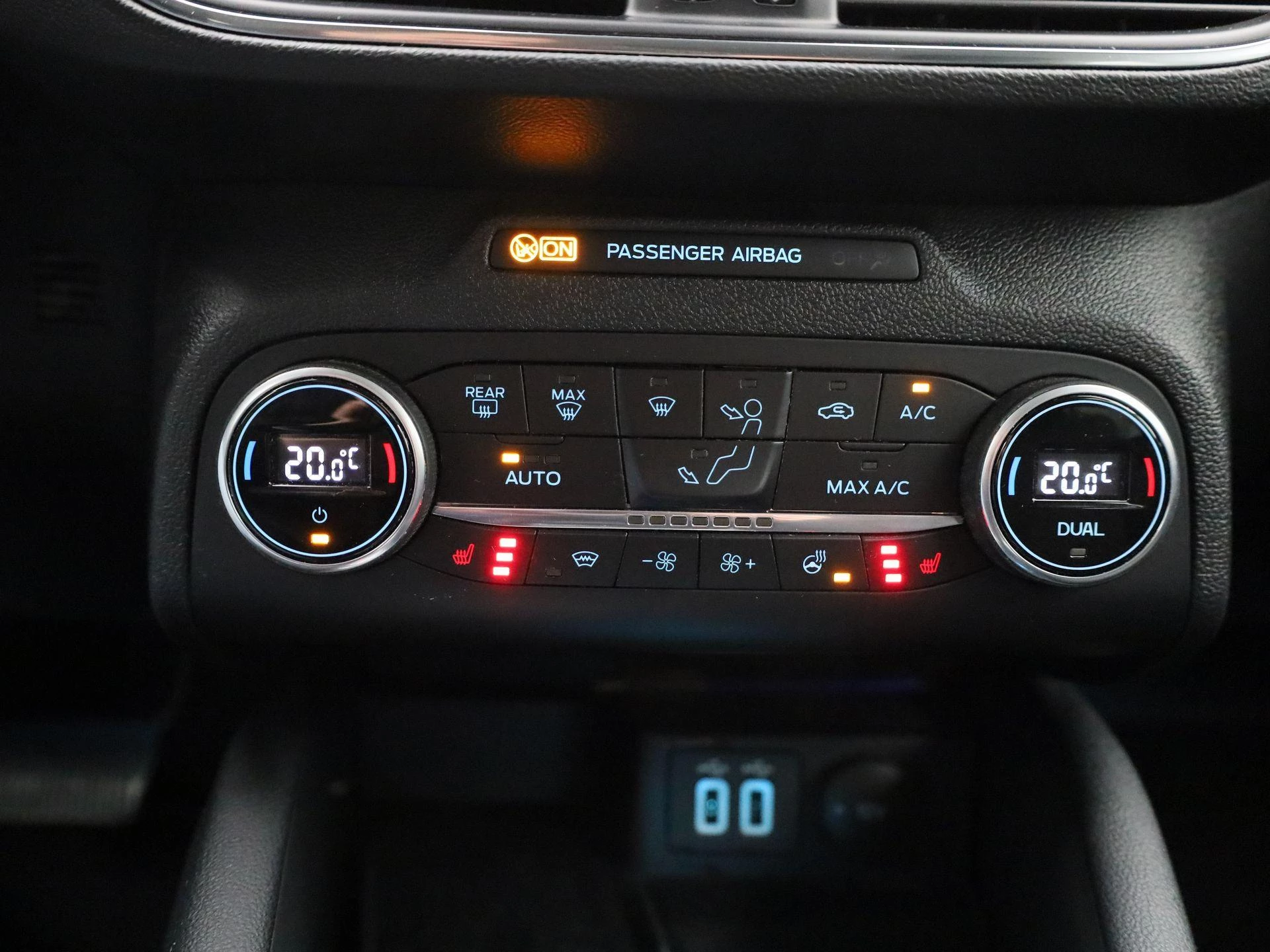 Ford Focus Wagon 1.0 EcoBoost Titanium X Business