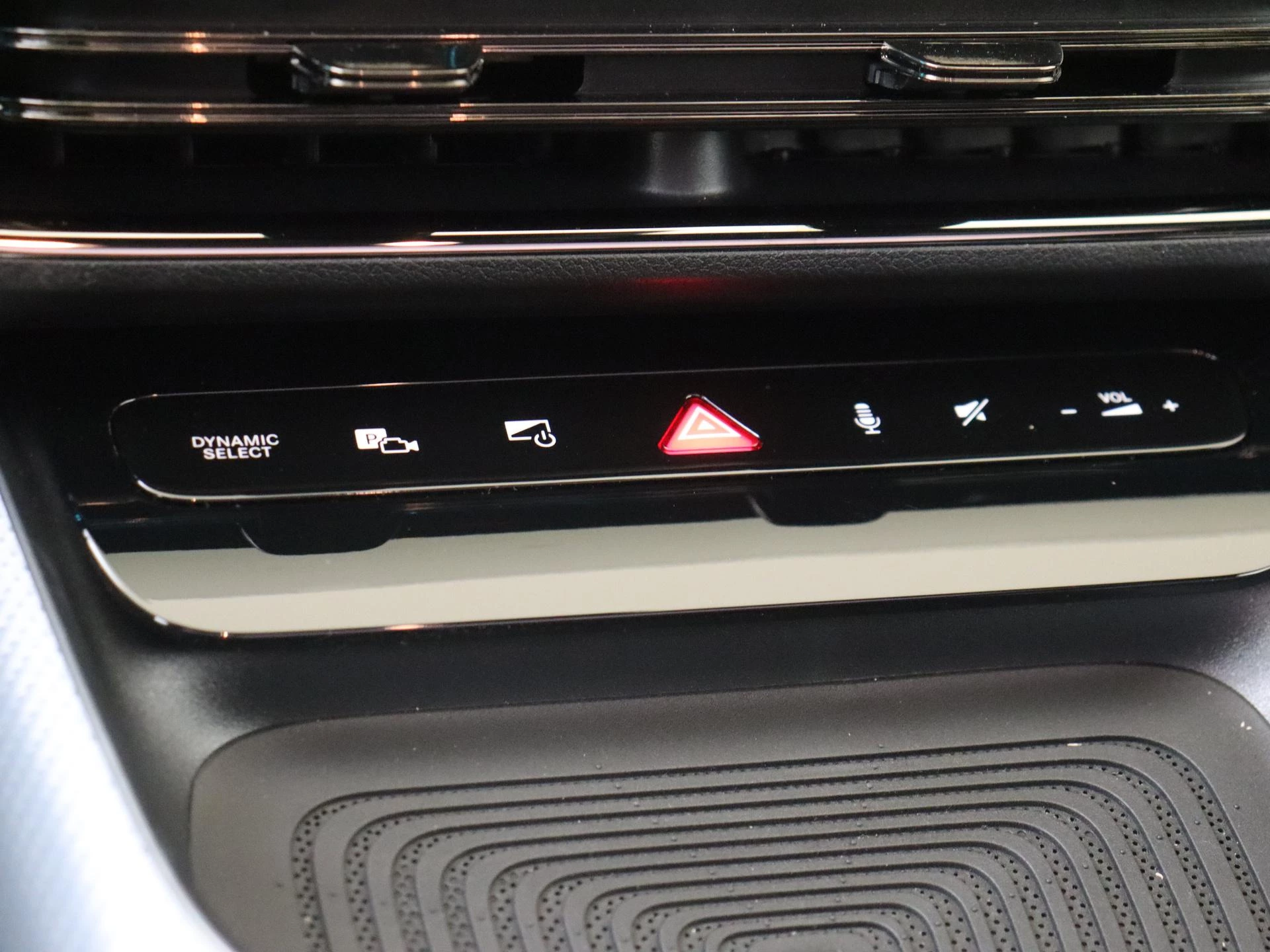 Mercedes-Benz-CLA-image-20